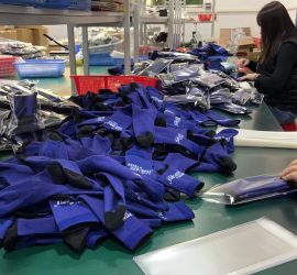 socks packing production